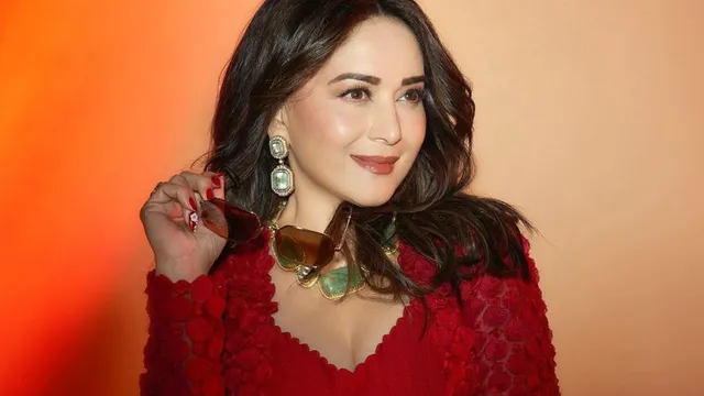madhuri-dixit-to-play-serial-killer-in-nagesh-kukunoor-psychological-thriller-report